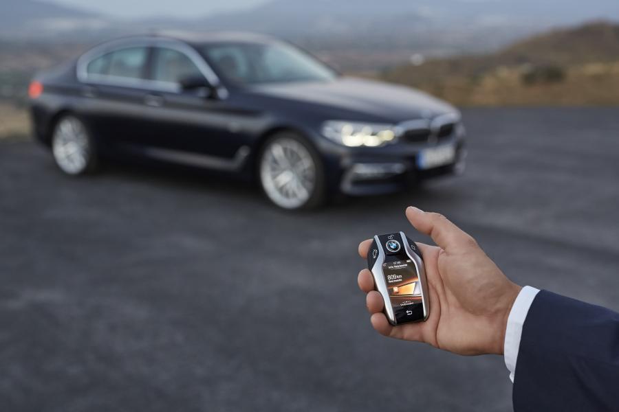  BMW 530d xDrive Sedan Luxury Line 2017 года  (WW) (фото 19 из 61)
